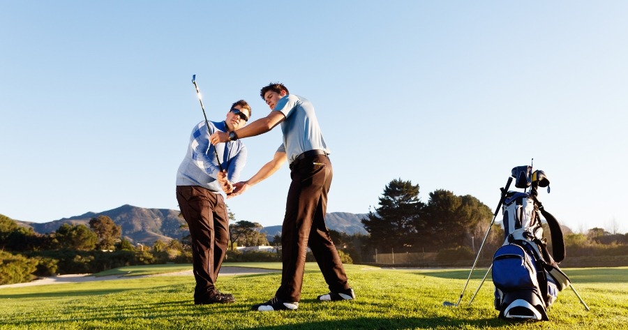 Are Golf Lessons Worth It For Beginners - Featured - Almightygolf